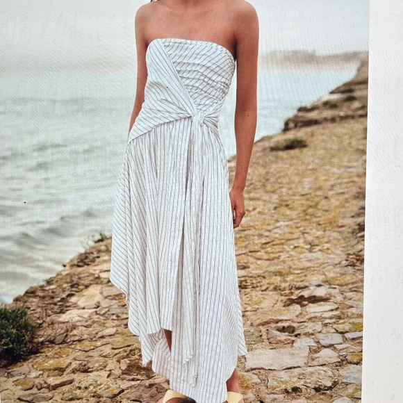 Anthropologie Dresses & Skirts - Anthropologie Strapless Hanky Hem Midi Dress